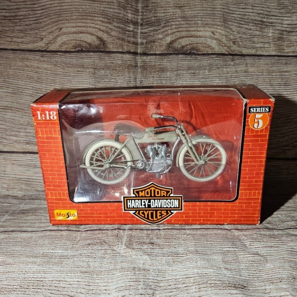 Vintage 1998 Harley Davidson series 5 die cast 1009 twin 5D V-twin bike